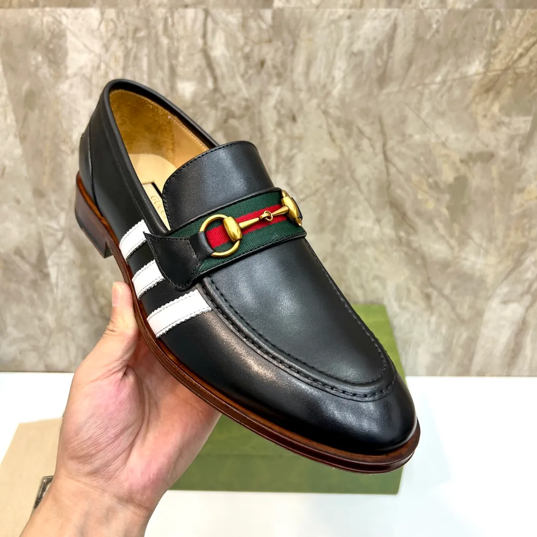 Original leather outsole P900 Brand: Co-branded Adidas｜GUCCI (Gucci) Standard code: Men's size 38–44 (45/46 can be customized) Grade: Same style as the official website Original quality Material: Original cowhide Leather lining Original leather outsole Style category: Men's fashionable casual leather shoes Distinguished big-name luxury elements top luxury Color: Actual picture